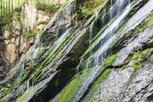 Schrägstehende Felswände in der Wimbachklamm