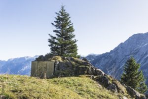 Ein kleiner Bergaltar, ein paar Meter unterhalb des Ahornbüchsenkopf-Gpfels