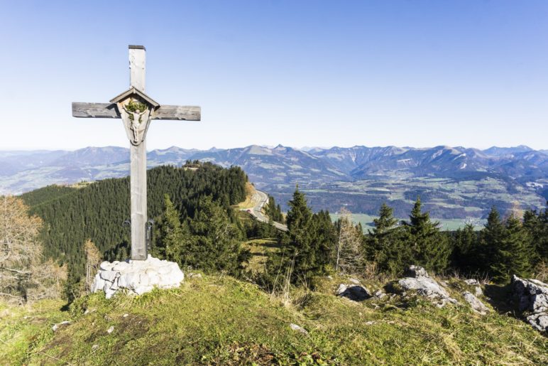 Ein Blick ins Salzburger Land vom Ahornbüchsenkopf-Gipfel