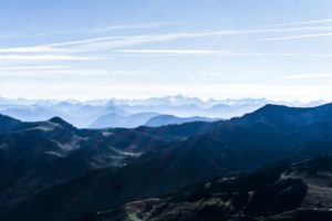 Berge, Berge, Berge. Der Großvenediger in der Bildmitte ist an seiner Pyramidenform gut zu erkennen