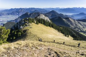 Der kurze Weg vom Wildalpjoch zur Käserwand ist gut zu sehen