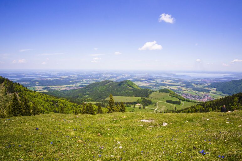 Der Chiemgau vom Simssee bis zum Chiemsee liegt uns zu Füßen