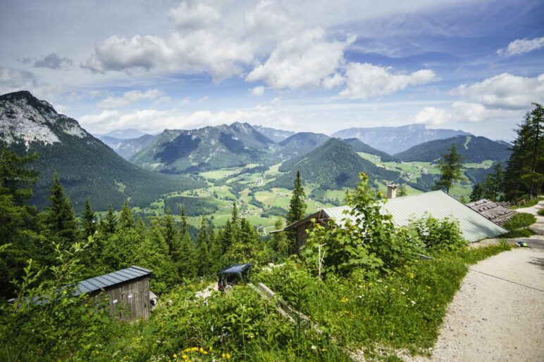 Blick über die Schärtenalm auf die Ramsau