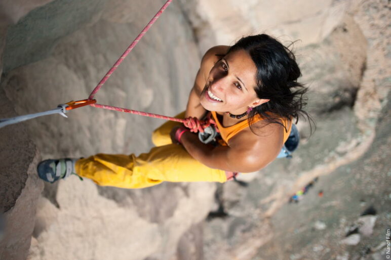 Climbing Iran, Nasim Eshqi am Fels - Foto: Nanof Film