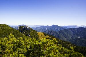 Der Blick hinüber auf die Berchtesgadener Alpen