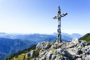 Das erste Gipfelkreuz der Hörndlwand