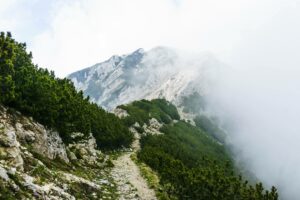 Zwischendruch erlauben die Wolken auch einen Blick in Richtung Cima Valdritta