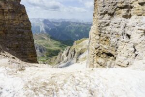 Das obere Ende der Pordoi-Scharte, direkt am Rifugio