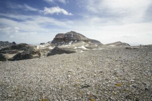 Der Piz Boè über der Steinwüste des Sellastocks