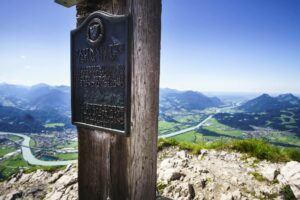 Tafel am Gipfekreuz der Naunspitze
