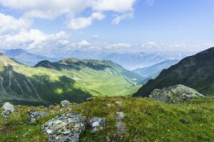 Kurz vor dem Sendersjöchl, ein Blick ins Oberbergtal