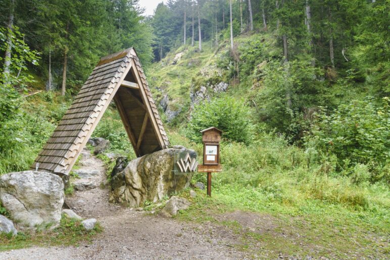 Am Eingang zum oberen Teil der Rehbachklamm