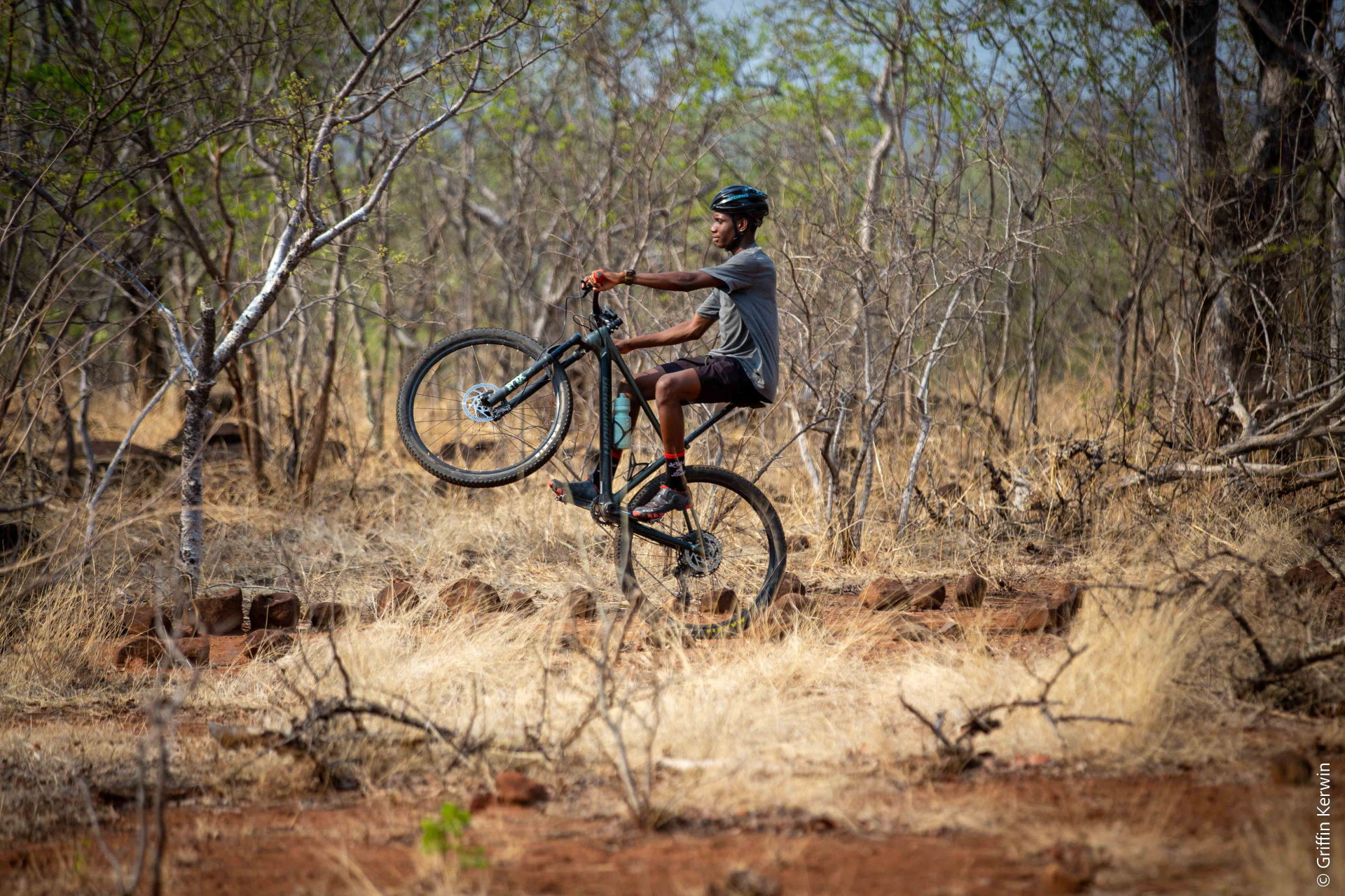 Gift Puteho aus Sambia mit seinem Mountainbike - Foto: Griffin Kerwin