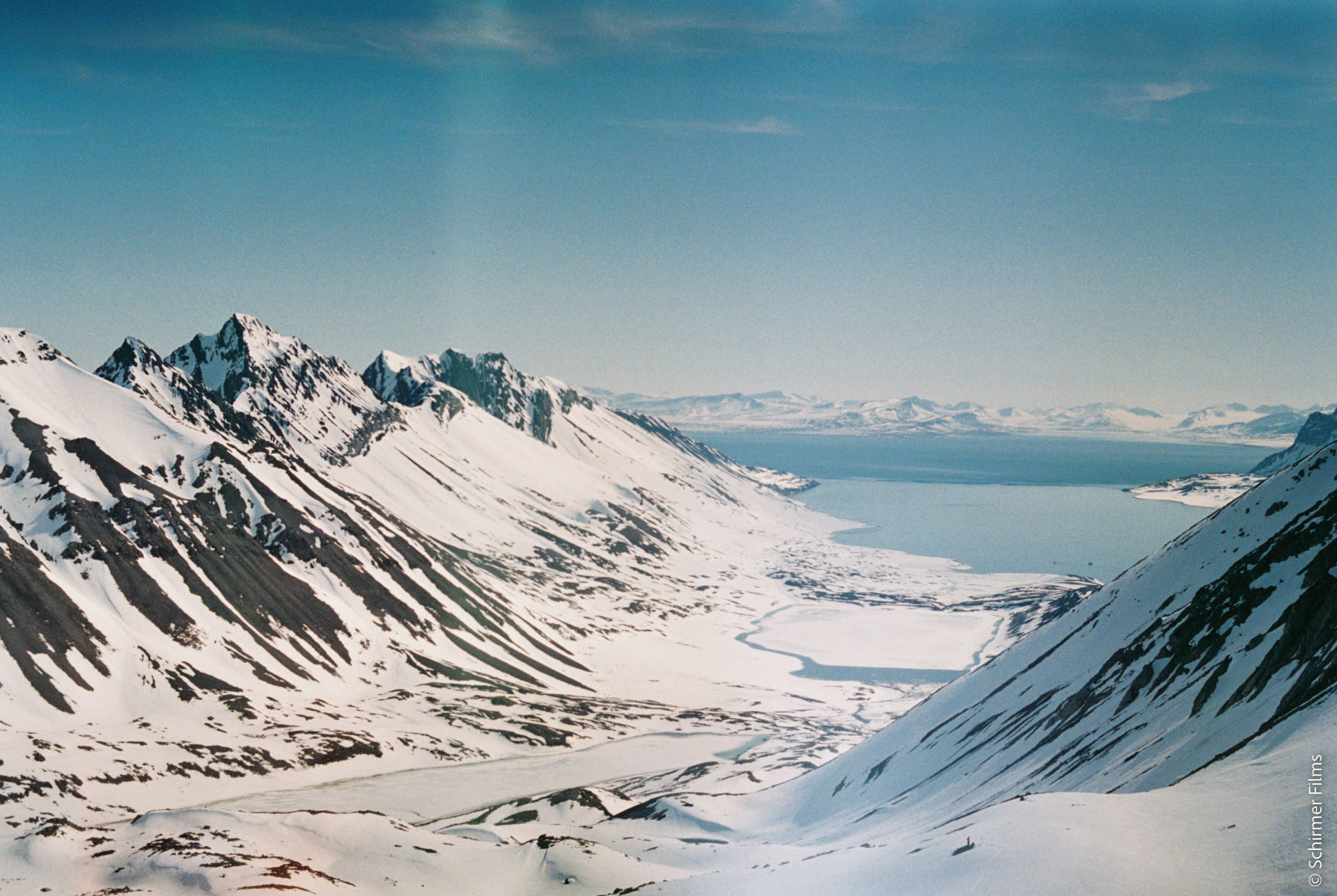 Mit dem Segelboot nachSpitzbergen fahren zum Skifahren: Skisick - Foto: Schirmer Films