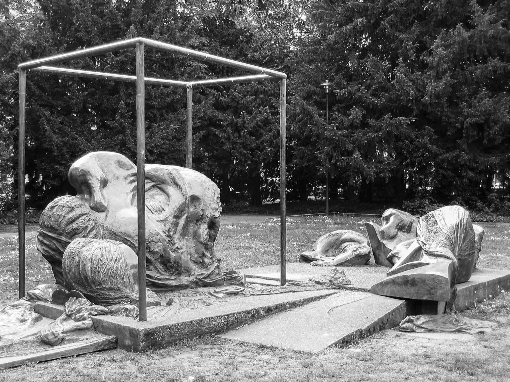 Das Heine-Monument am Düsseldorfer Schwanenmarkt