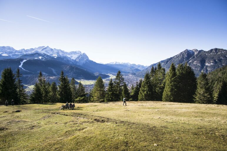 Wieder ein paar Höhenmeter mehr, wieder wird der Blick nach Süden besser