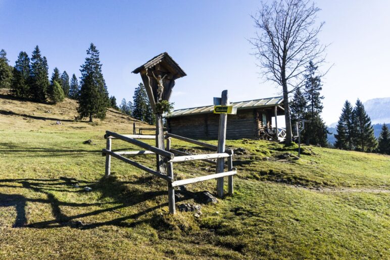 Ein Wegkreuz neben der Eckenhütte