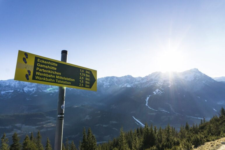 Die Sonne versinkt bald hinter der Zugspitze, nix wie runter