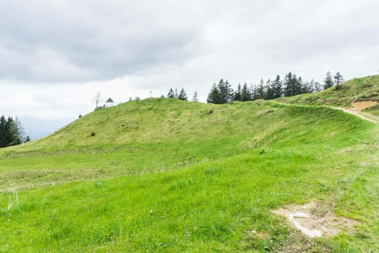 Auf den letzten Metern zum Gipfel der Karspitze