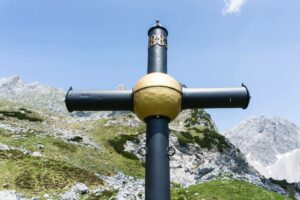 Das Gipfelkreuz der Gruttenhöhe stand einst auf der Ellmauer Halt, dem höchsten Gipfel des Kaisergebirges