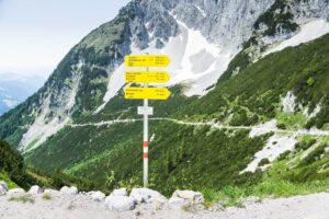 Der lange Weg, der von der Riedlhütte zur Gruttenhütte führt. Er wäre auch ein alternativer Abstiegsweg zur Wochenbrunner Alm