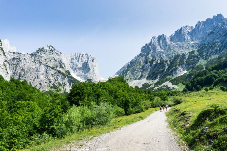 Auf dem breiten Weg zur Gaudeamushütte