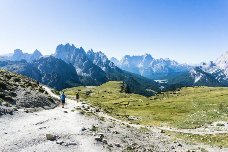 Am Col di Mezzo, mit Blick auf den Talort Misurina und den Lago di Misurina