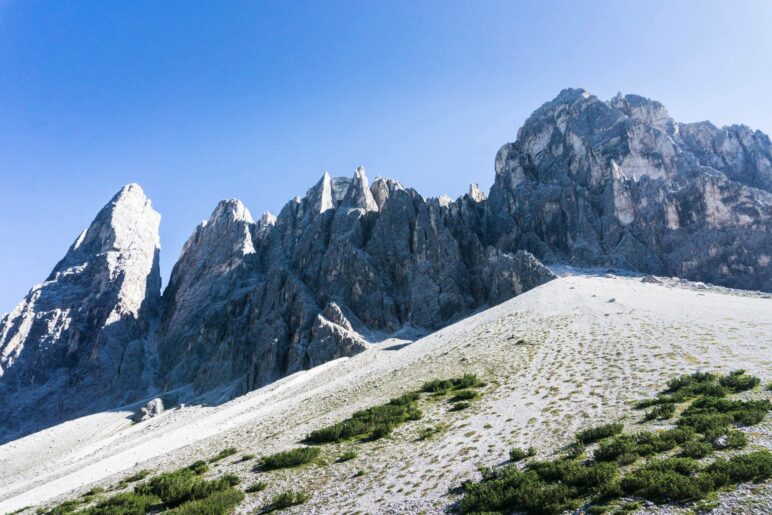 Die Oberbachernspitzen über dem Altensteiner Tal