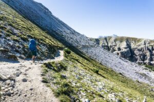 Entlang der Südwestkante der Zinnen von der Forcella di Mezzo zur Auronzohütte