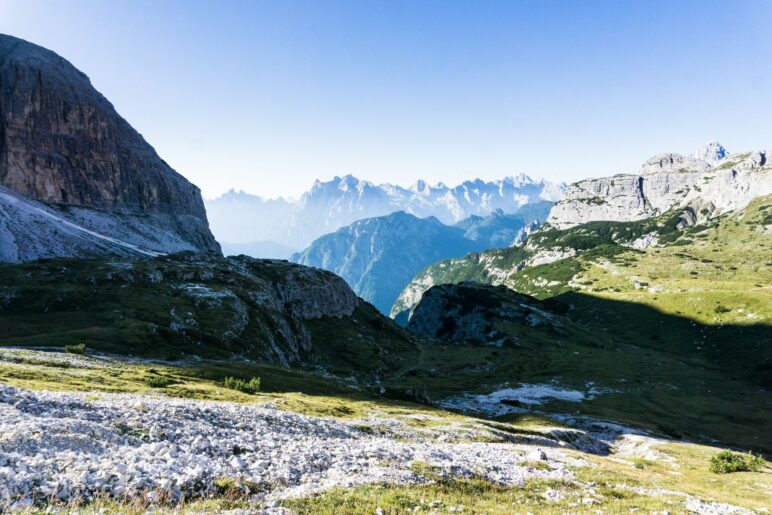 Ein Blick zu den Bergen der Cadini-Gruppe