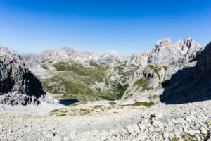 Vom Büllelejoch können wir auf die Dreizinnenhütte sehen