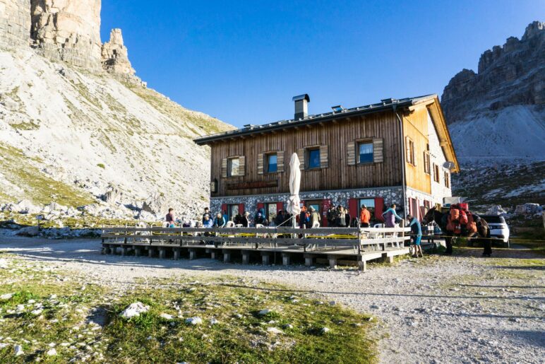 Die Lavaredohütte am Morgen