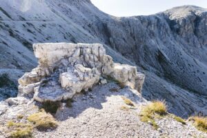 Mauerreste auf dem Weg zum Büllelejoch