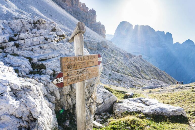 Der Weg zur Büllelejochhütte führt zunächst ein Stück bergab