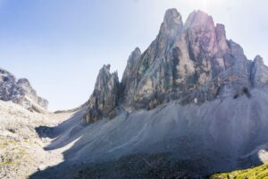 Direkt vor der Hütte steht der 3094 Meter hohe Zwölferkofel