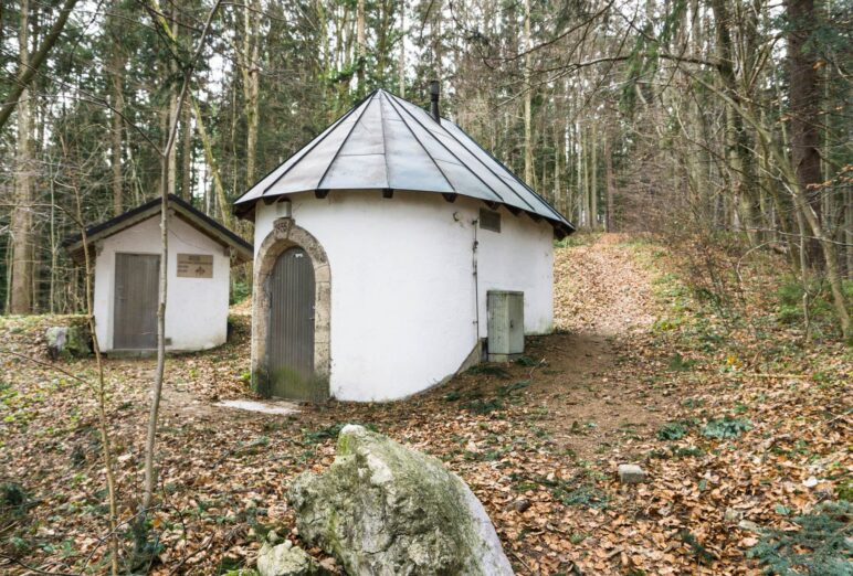 Die vermeintliche Kapelle ist dann doch nur ein Gebäude der Wasserwerke