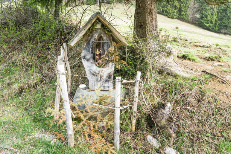 EIn kleiner Figurenstock an der Baun-Alm