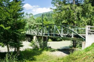 Die Eisenbogenbrücke über die Saalach