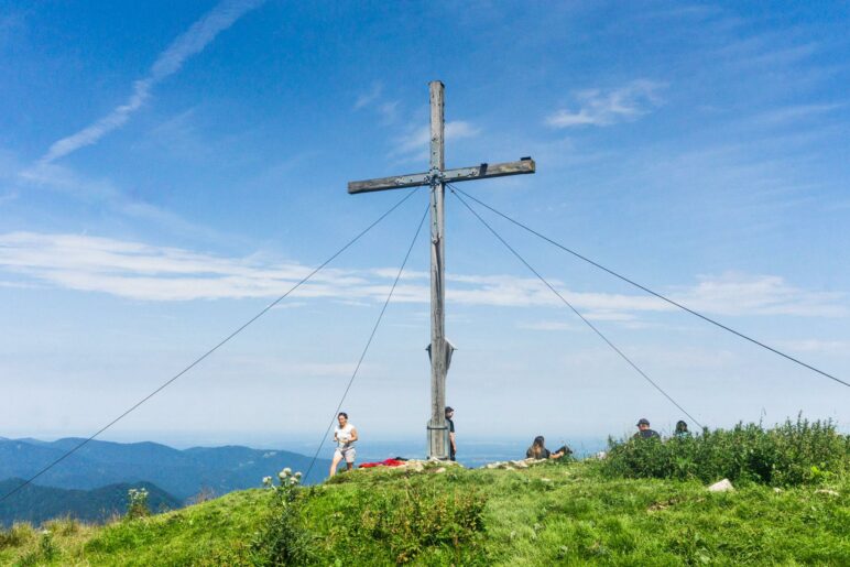 Das große Gipfelkreuz des Setzbergs