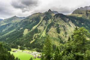 Blick zurück ins Gschnitztal zum Parkplatz. Und zvor allem zu den gegenüber liegenden Bergen
