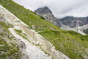 Die letzte Querung einer ausgewaschenen Rinne