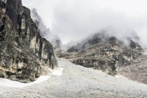 Wolkenfetzen ziehen über die Tribulaune