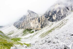 Zu Beginn des Abstiegs sehen wir die Tribulaunwand zum letzten Mal