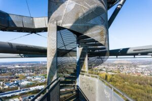 Jetzt geht's auf die Wendeltreppe