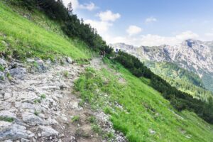 Felsige Passage am Hang
