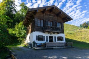 Das Kavaliershaus der Königsalm oberhalb von Kreuth