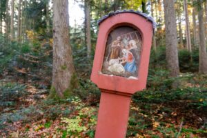 Eine der ersten Votivtafeln auf dem Rosenkranzweg