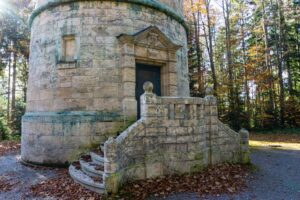 Der Eingang zum Turm. Den Schlüssel gibt es am Gasthof Taubenberg