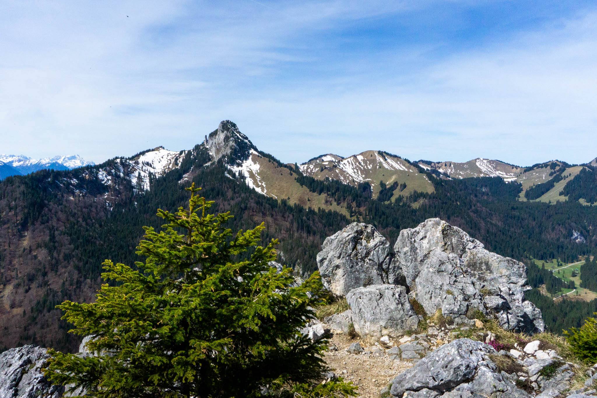 Am Leonhardstein. Geringe Höhe, weiter Ausblick