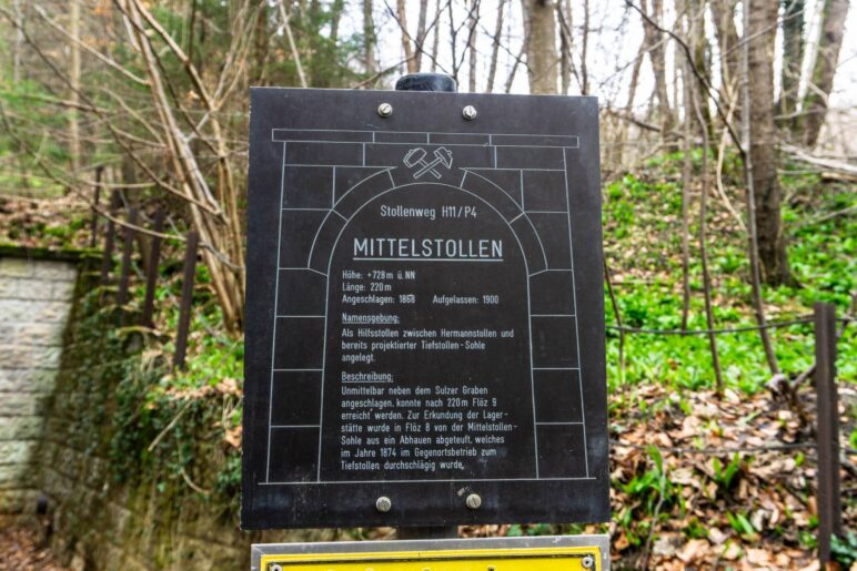 Eine weitere Tafel am Eingang zum Mittelstollen
